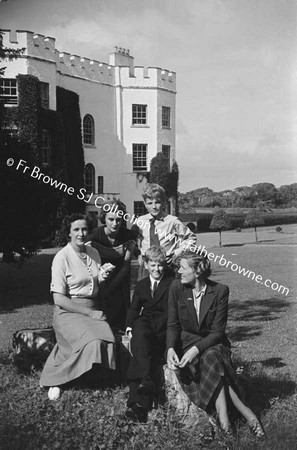 GLIN CASTLE  GROUP IN GARDEN  MADAME AND DESMOND